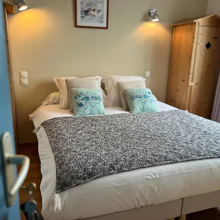 Les Transats Et Face A La Guest house *