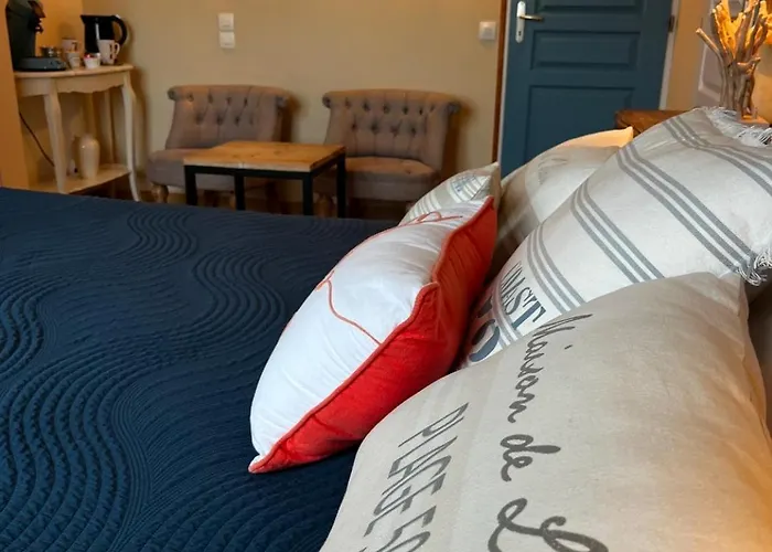 Les Transats Et Face A La Guest house 3*