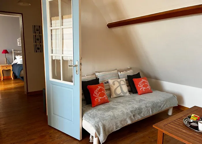 Les Transats Et Face A La Guest house 3*